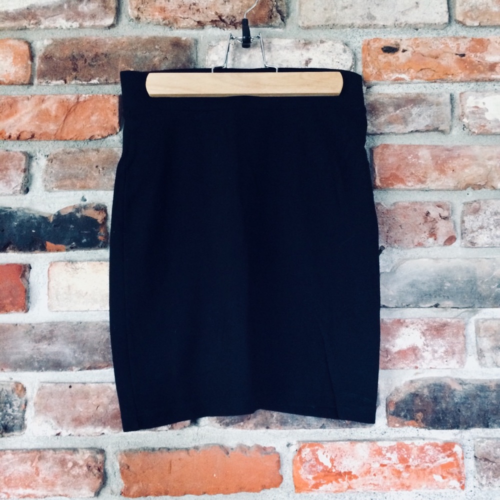 LAST CHANCE! H&M Divided Black Pencil Skirt